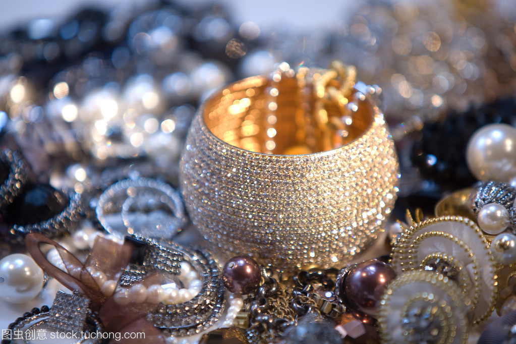 璀璨光华 珠宝首饰的艺术与魅力